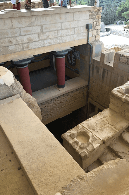 palace of knossos columns