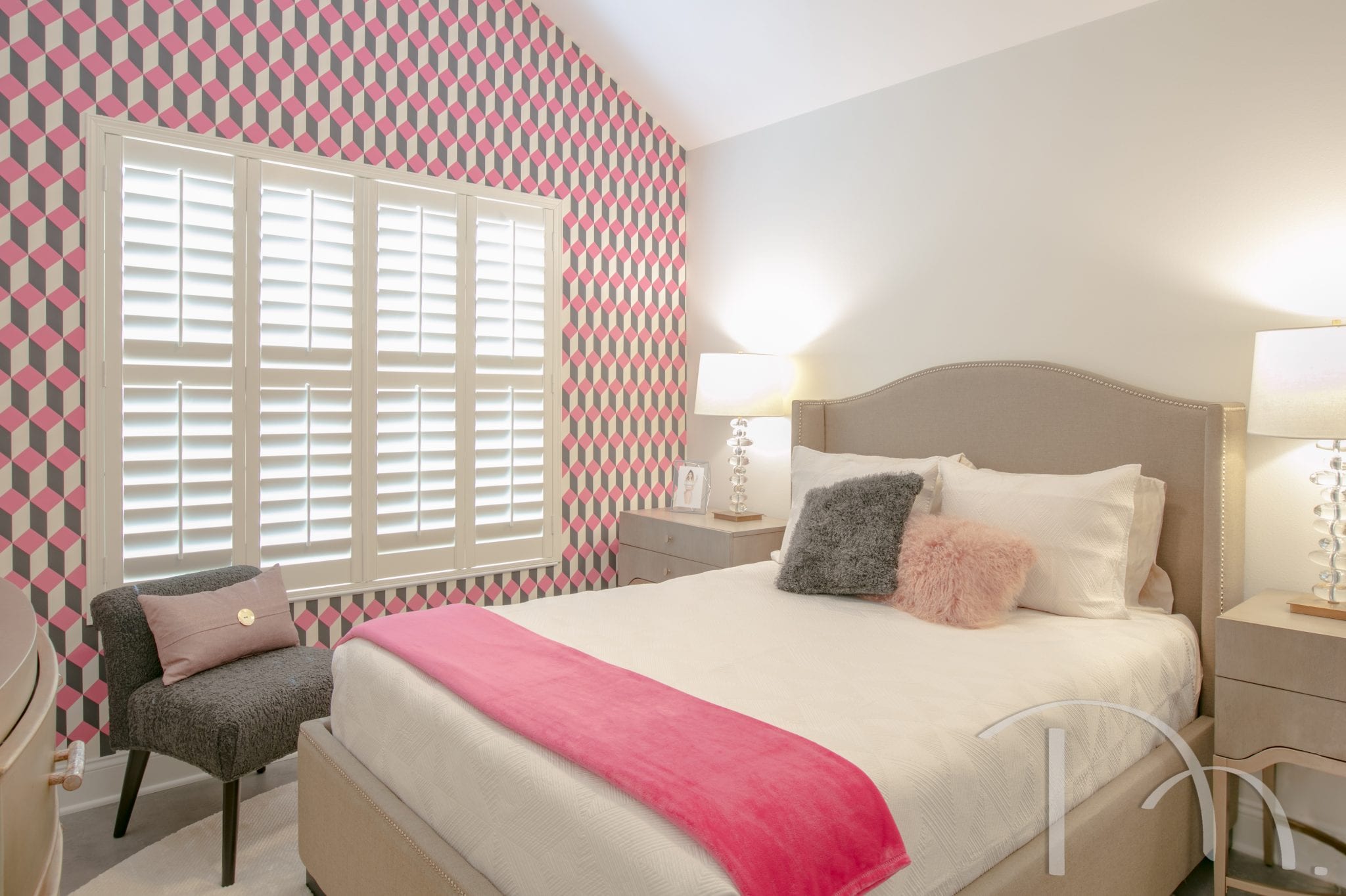 pink accent bedroom